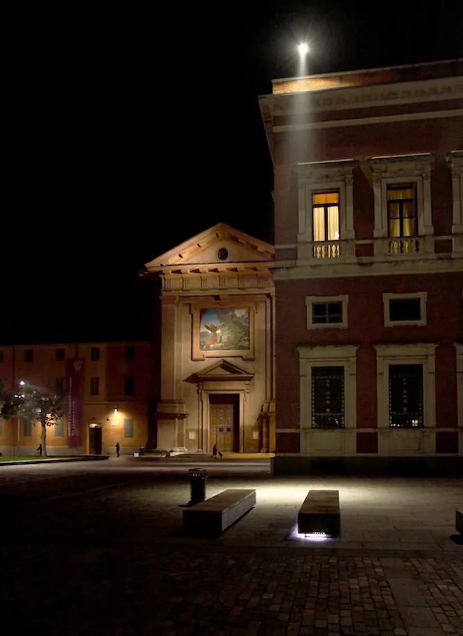 illuminazione piazza teatri